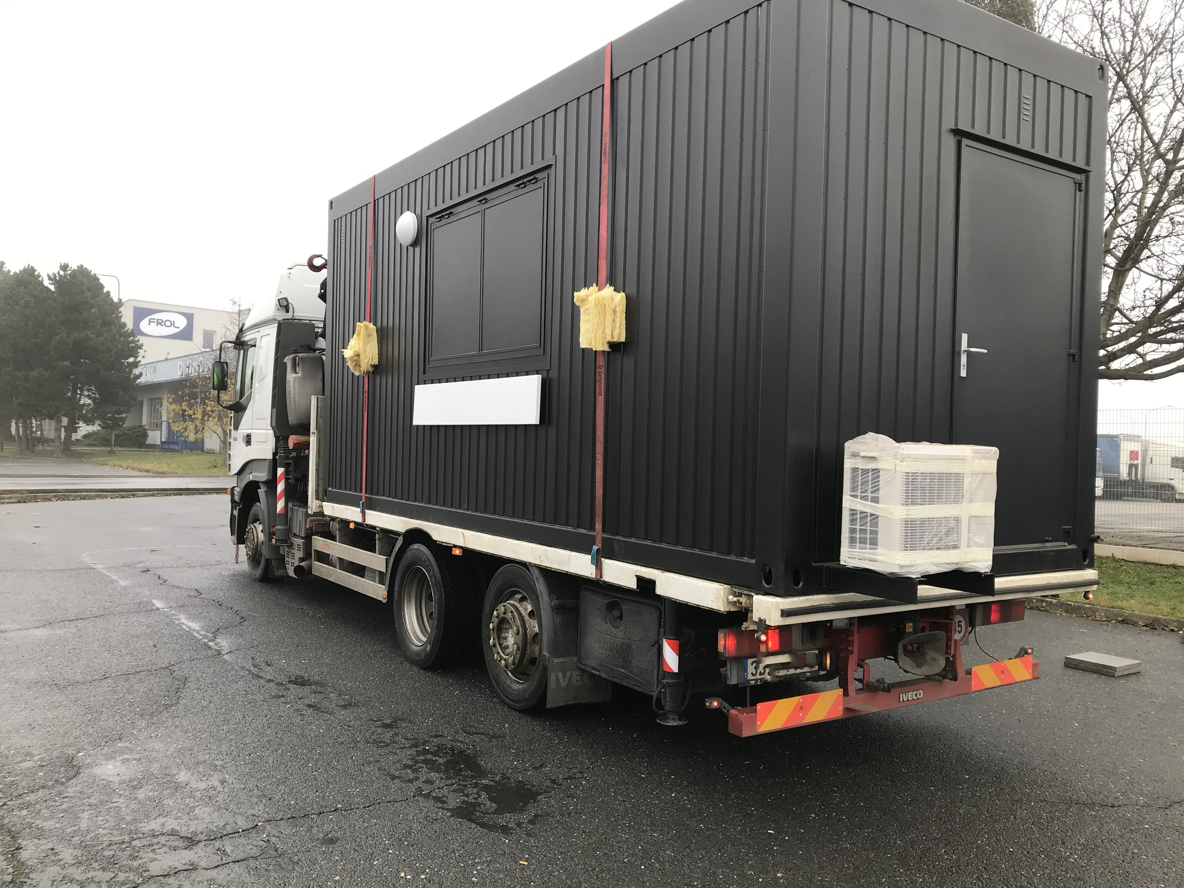 Arrivée conteneur sur site