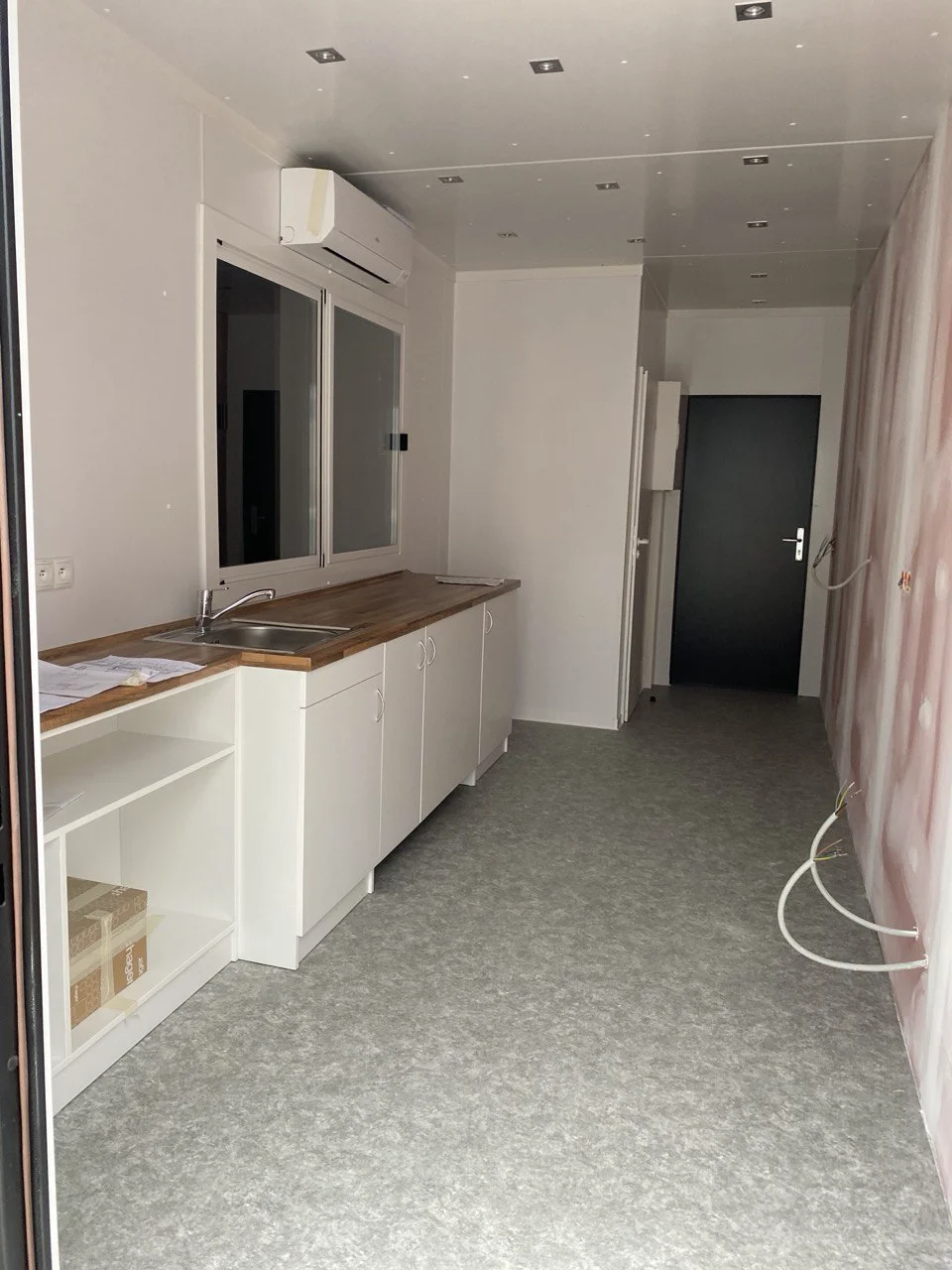 Conteneur semi-fini intérieur